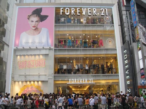 ... Forever 21 abriÃ³ sus puertas en el shopping limeÃ±o, Real Plaza